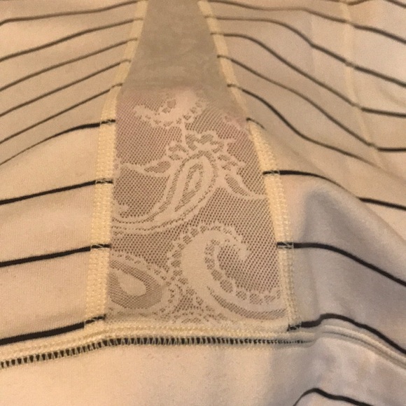 Lululemon Size 4 Rulu Top with Lace Detail - Picture 7 of 8